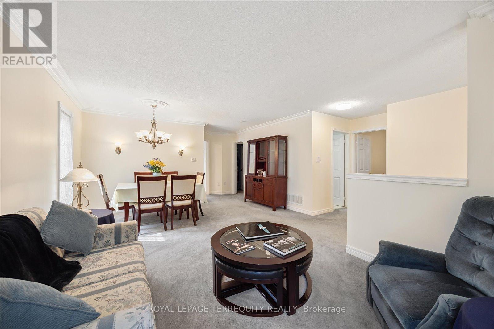 15 Waring Avenue, Whitby, Ontario  L1M 1G4 - Photo 7 - E12405894