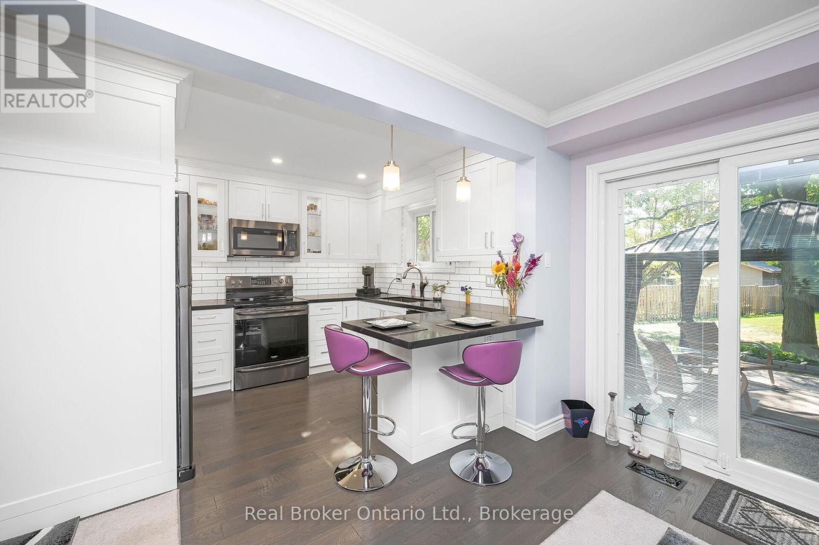 163 Ross Lane, Oakville, Ontario  L6H 5K3 - Photo 13 - W12406013
