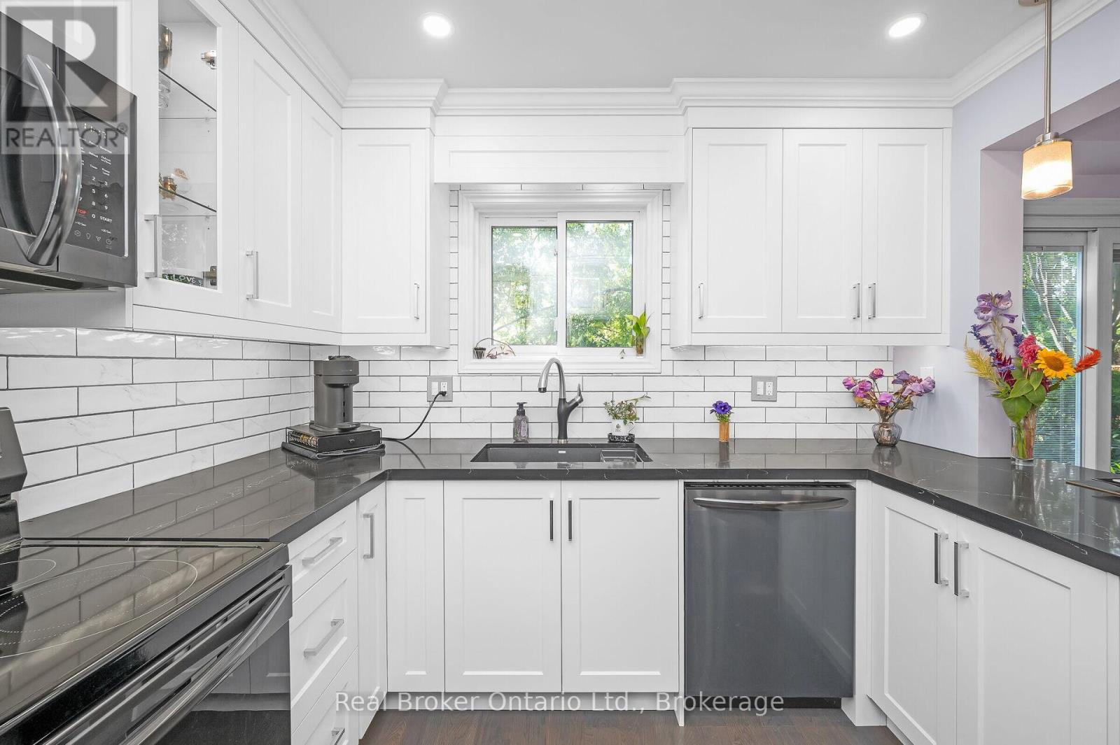 163 Ross Lane, Oakville, Ontario  L6H 5K3 - Photo 18 - W12406013