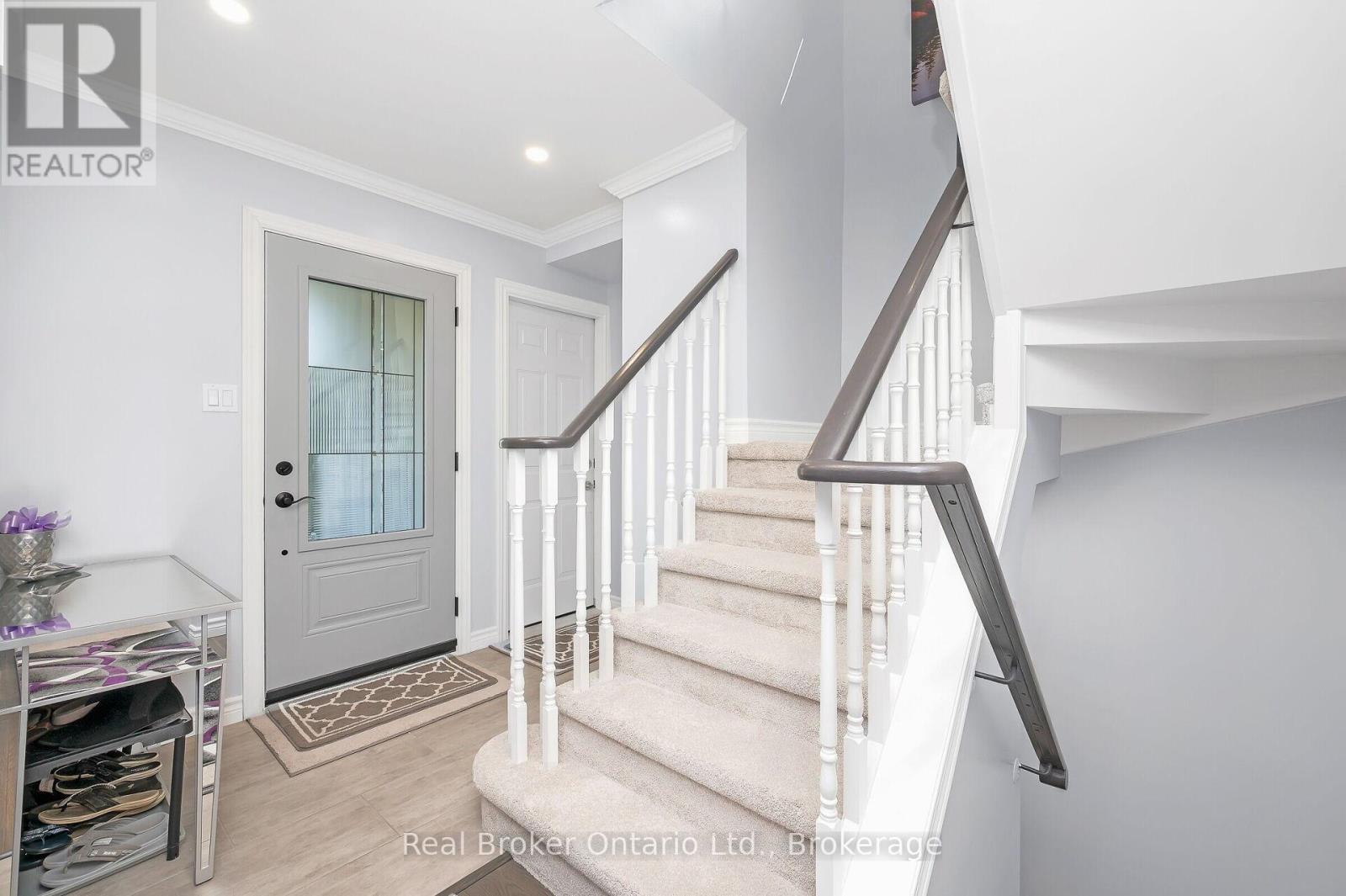 163 Ross Lane, Oakville, Ontario  L6H 5K3 - Photo 7 - W12406013