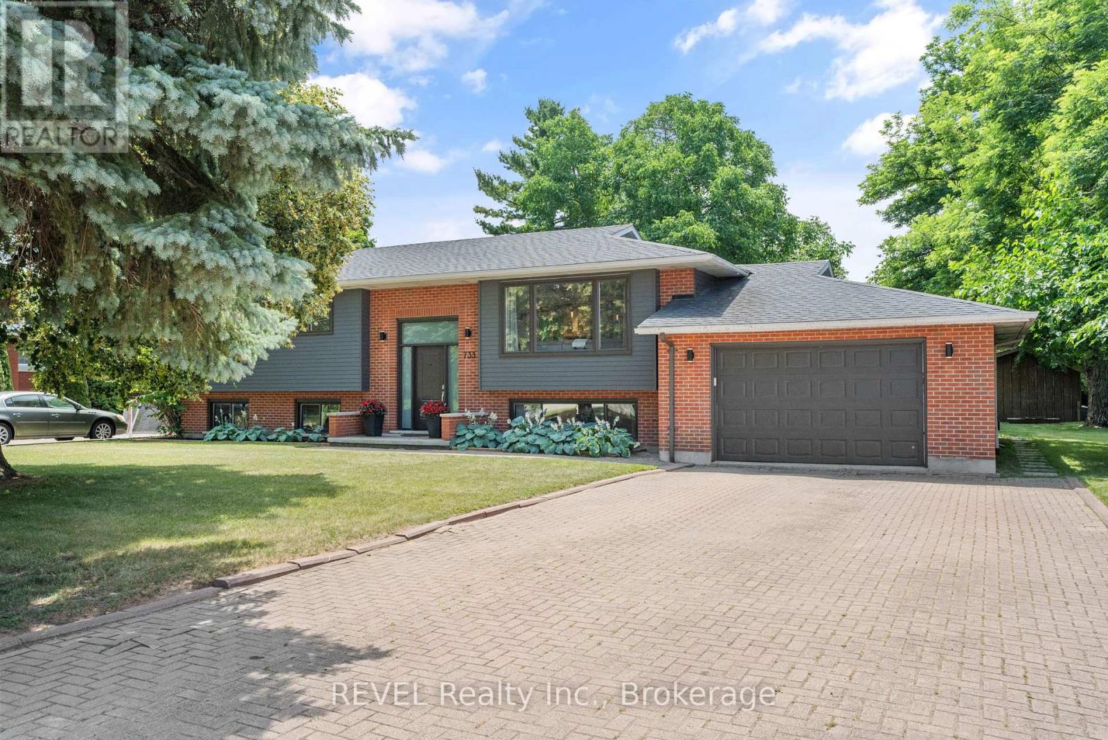 733 Line 1 Road, Niagara-On-The-Lake, Ontario  L0S 1T0 - Photo 1 - X12405968