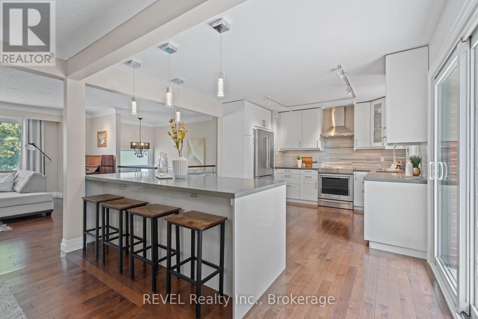 733 Line 1 Road, Niagara-On-The-Lake, Ontario  L0S 1T0 - Photo 10 - X12405968