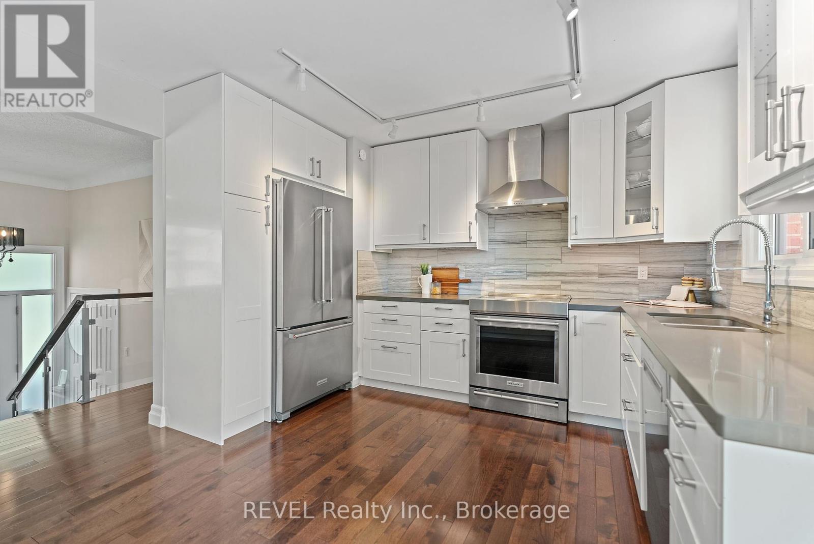 733 Line 1 Road, Niagara-On-The-Lake, Ontario  L0S 1T0 - Photo 11 - X12405968