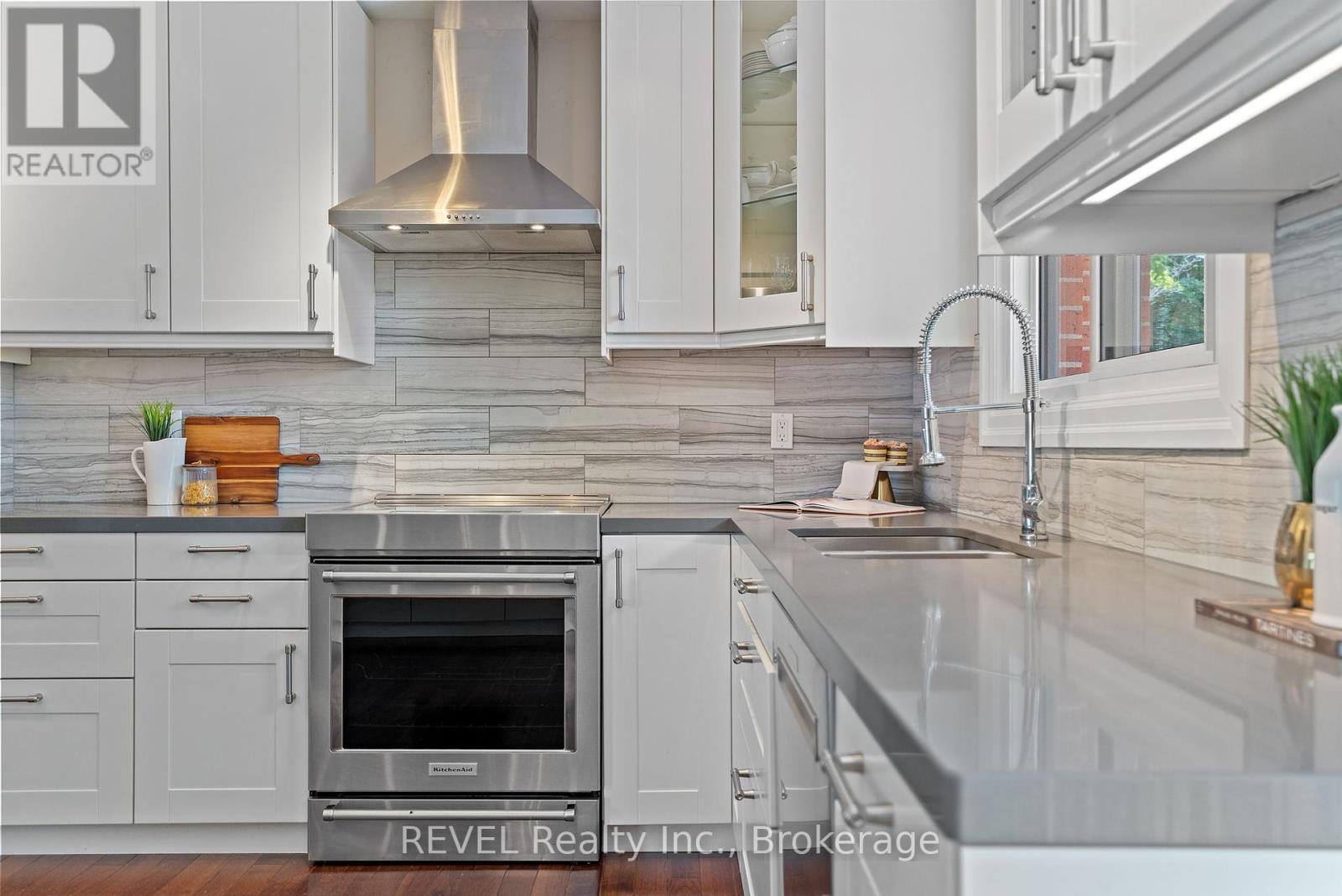 733 Line 1 Road, Niagara-On-The-Lake, Ontario  L0S 1T0 - Photo 12 - X12405968