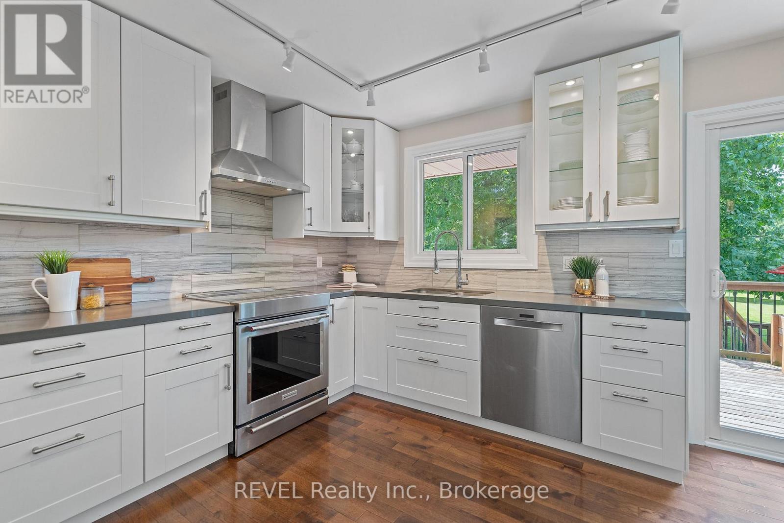 733 Line 1 Road, Niagara-On-The-Lake, Ontario  L0S 1T0 - Photo 13 - X12405968