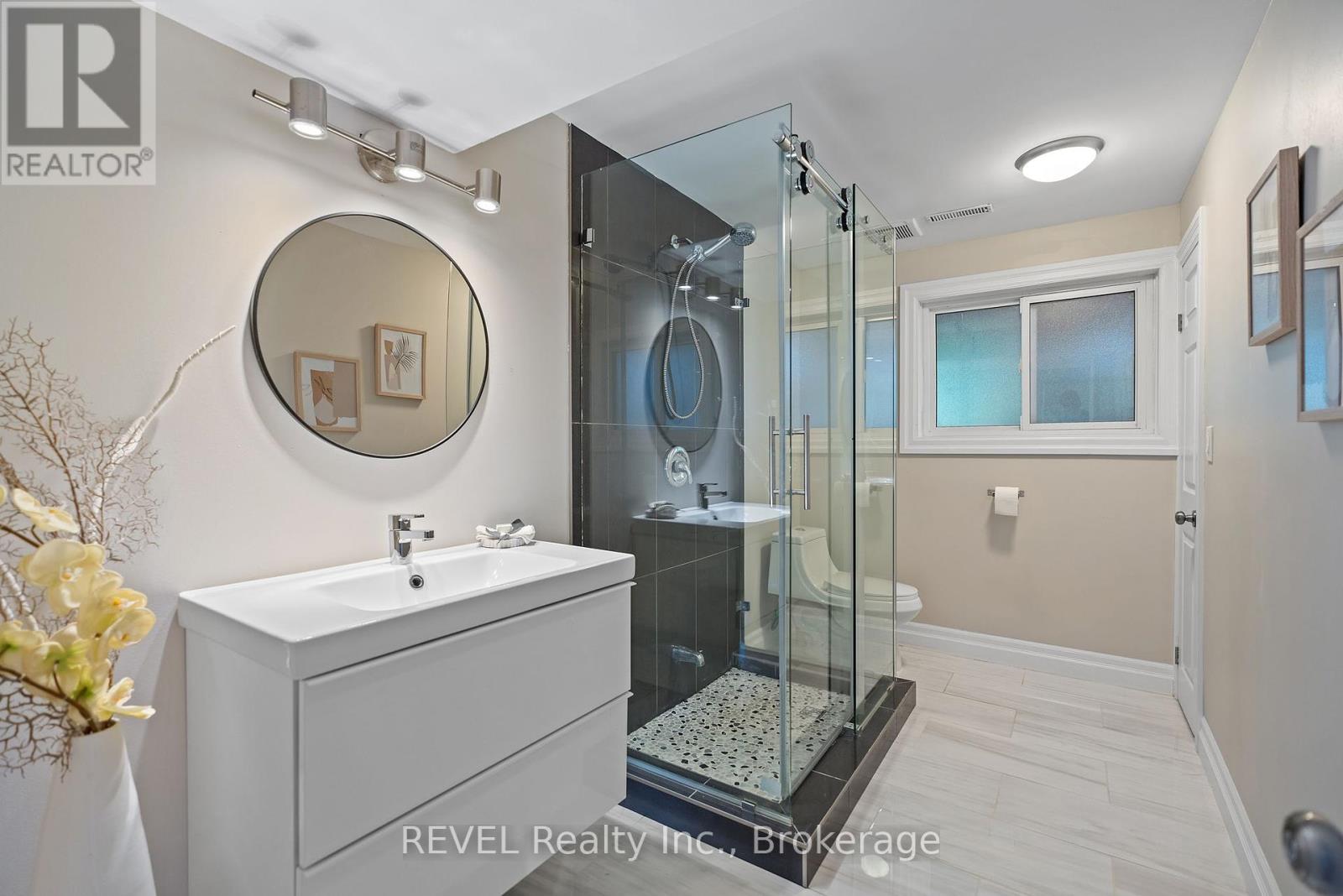 733 Line 1 Road, Niagara-On-The-Lake, Ontario  L0S 1T0 - Photo 31 - X12405968