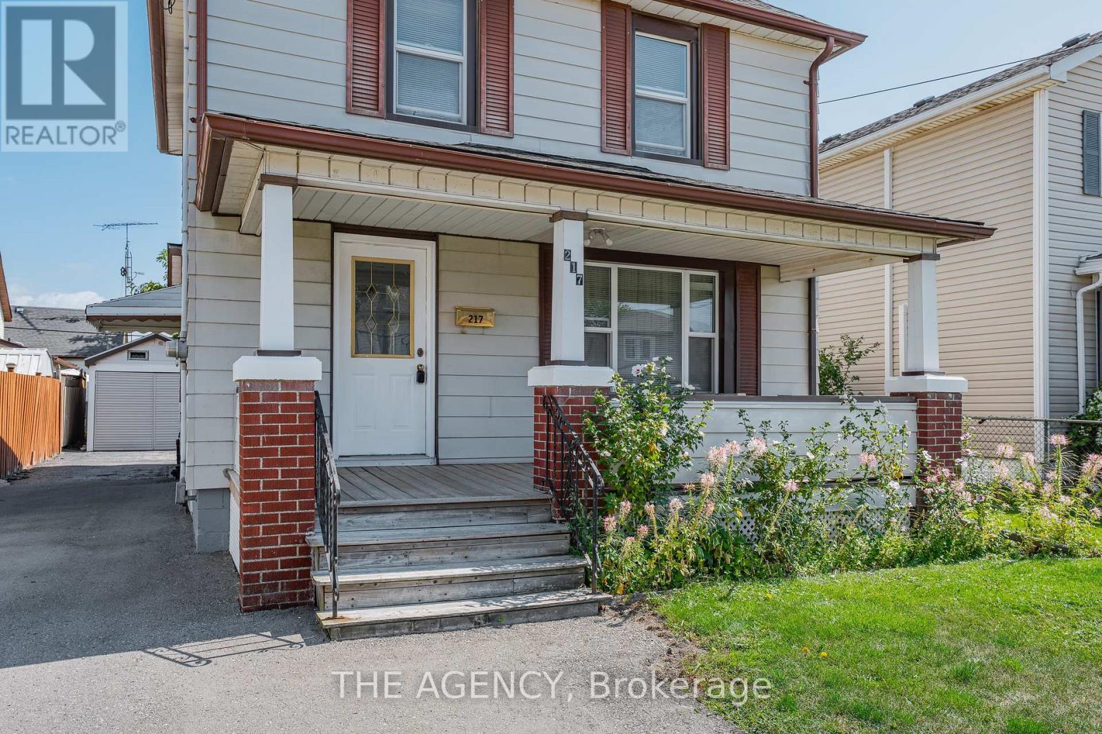 217 Mitchell Street, Port Colborne, Ontario  L3K 1Y4 - Photo 2 - X12405984