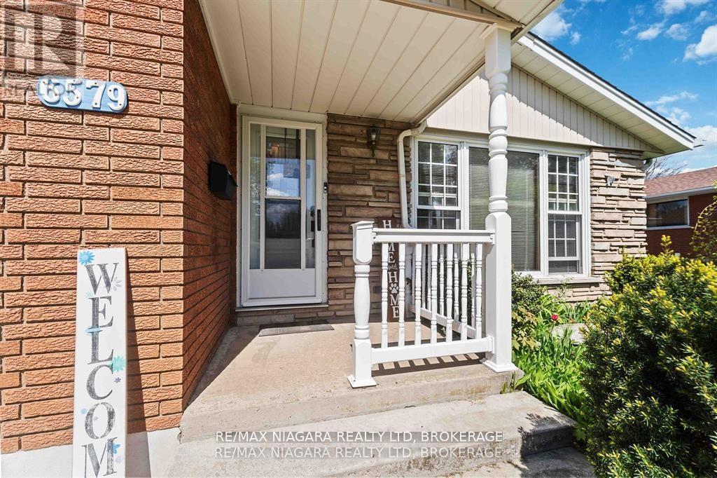 6579 Crawford Street, Niagara Falls, Ontario  L2E 5Z3 - Photo 2 - X12405994