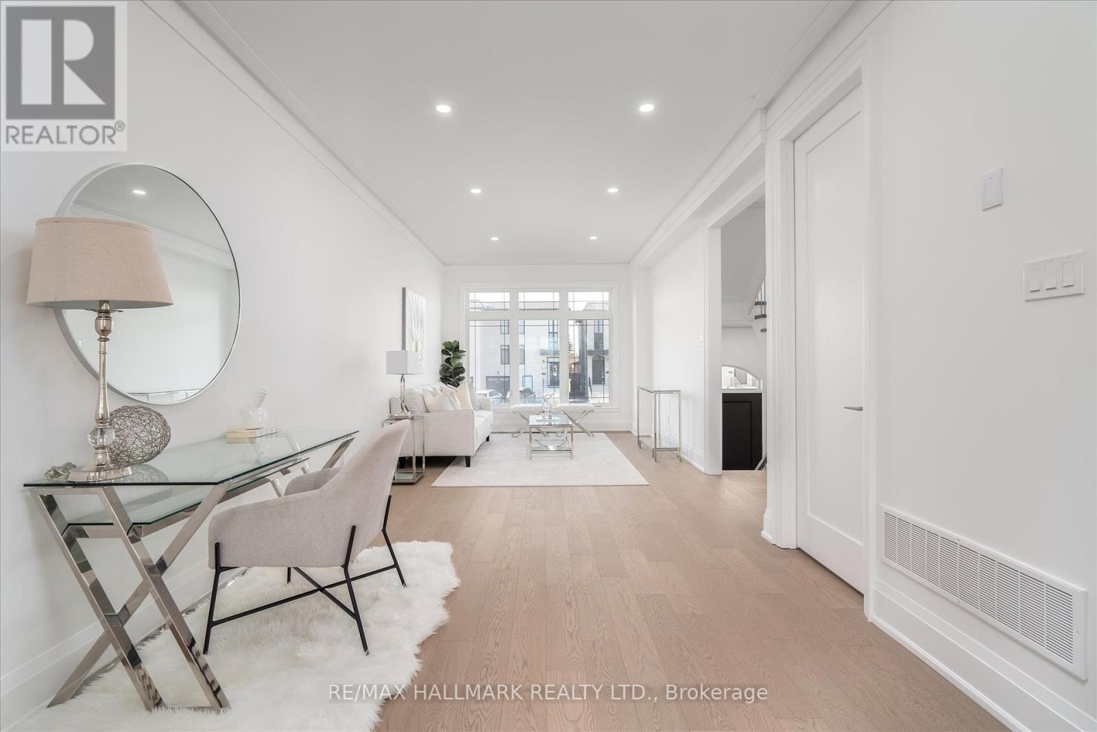 31 St.gaspar's Court, Toronto, Ontario  M9L 2J7 - Photo 12 - W12405878