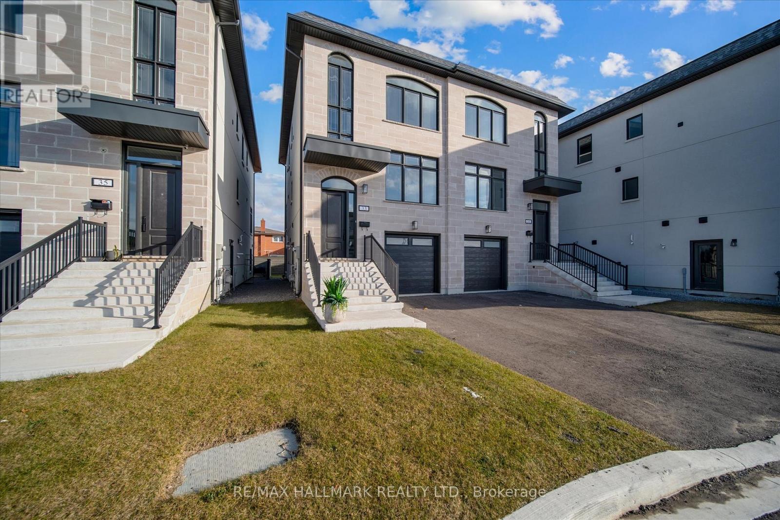 31 St.gaspar's Court, Toronto, Ontario  M9L 2J7 - Photo 3 - W12405878