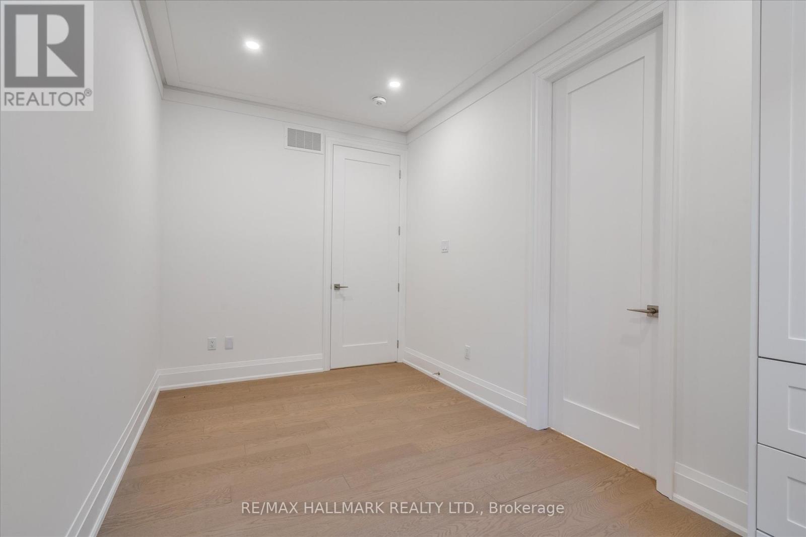 31 St.gaspar's Court, Toronto, Ontario  M9L 2J7 - Photo 33 - W12405878