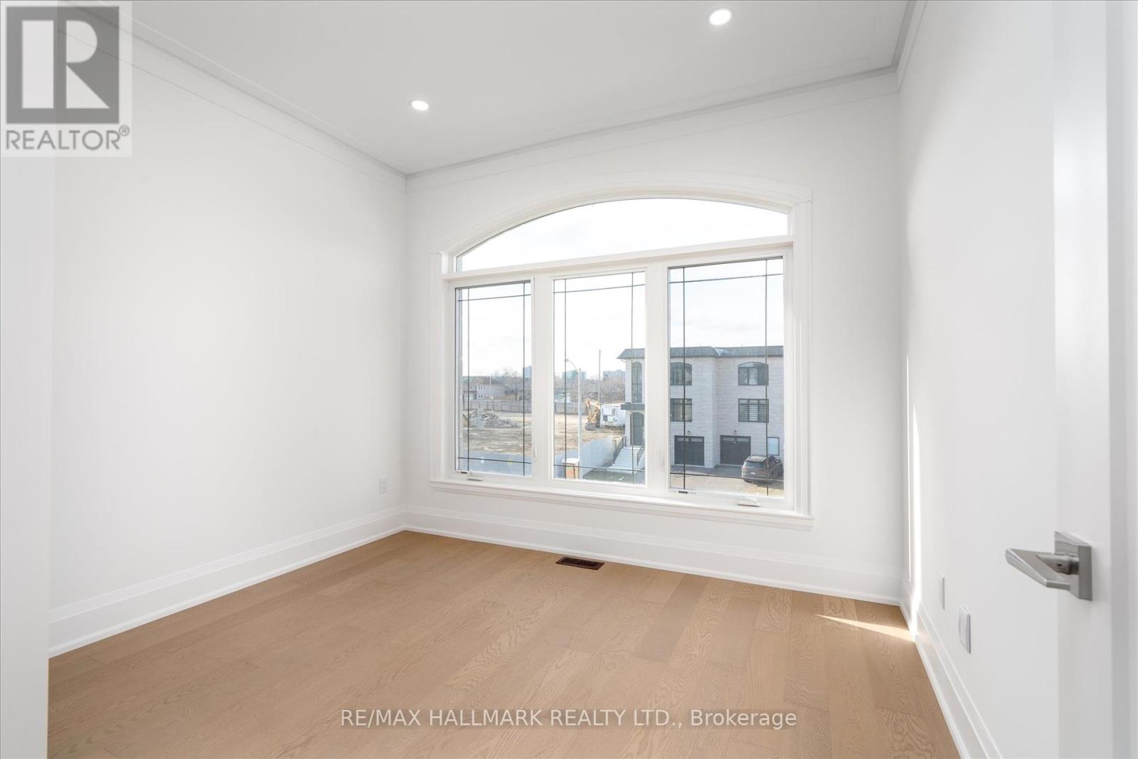 31 St.gaspar's Court, Toronto, Ontario  M9L 2J7 - Photo 34 - W12405878