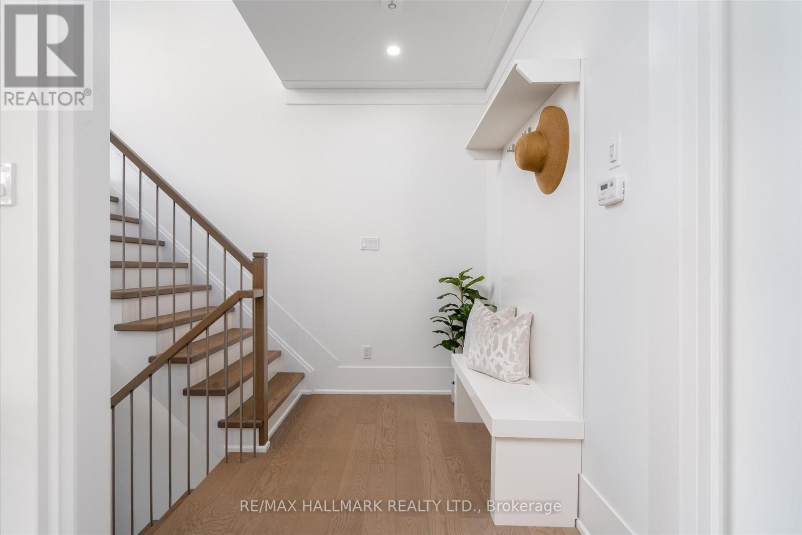 31 St.gaspar's Court, Toronto, Ontario  M9L 2J7 - Photo 6 - W12405878