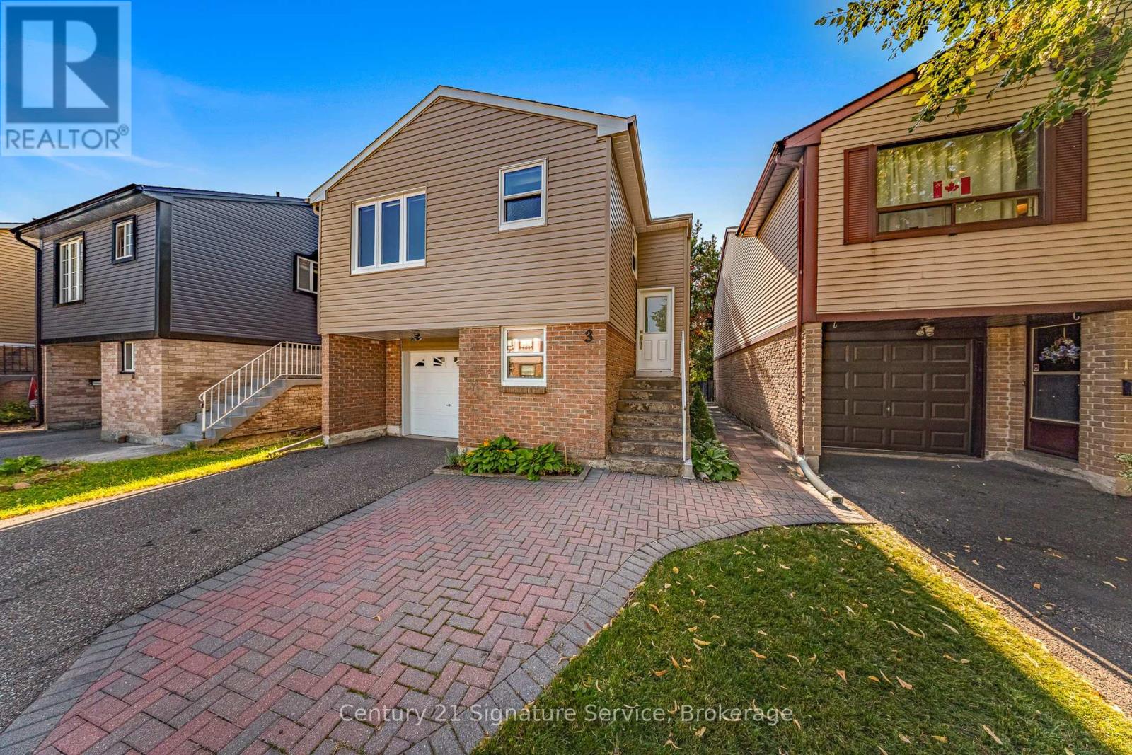 3 Majestic Crescent, Brampton, Ontario  L6S 3N1 - Photo 2 - W12405911
