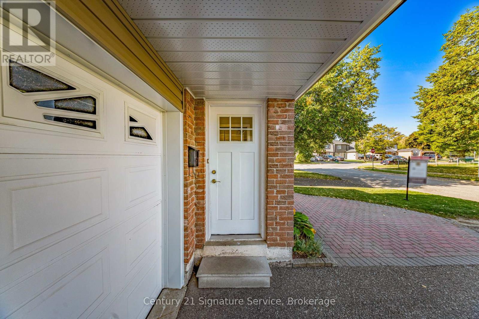3 Majestic Crescent, Brampton, Ontario  L6S 3N1 - Photo 3 - W12405911