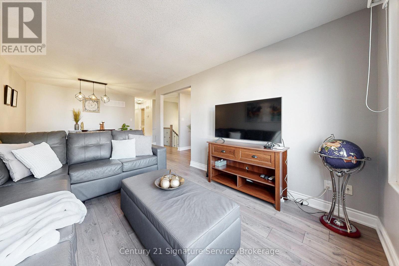 3 Majestic Crescent, Brampton, Ontario  L6S 3N1 - Photo 9 - W12405911