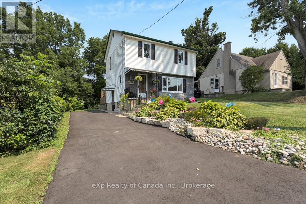 9 Oakwood Avenue, Norfolk, Ontario  N3Y 1H4 - Photo 2 - X12406098