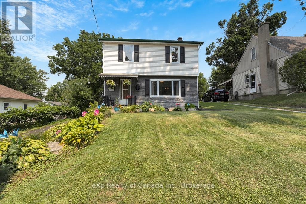 9 Oakwood Avenue, Norfolk, Ontario  N3Y 1H4 - Photo 4 - X12406098