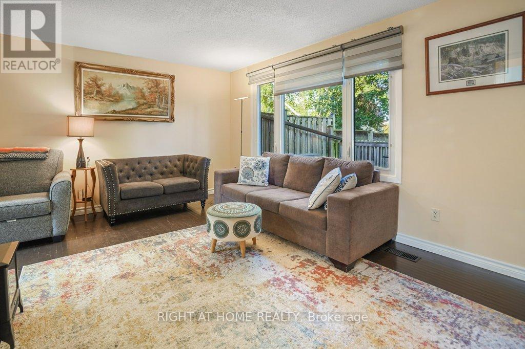 146 Greendale Crescent, Kitchener, Ontario  N2A 2R6 - Photo 10 - X12404043