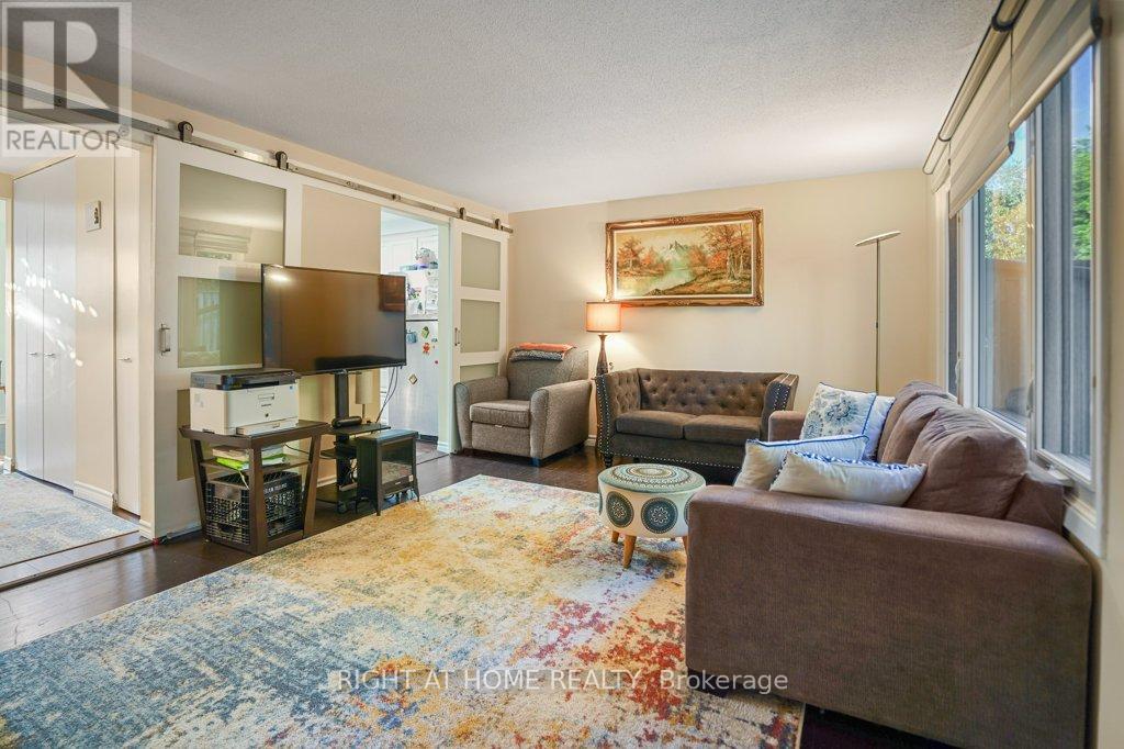 146 Greendale Crescent, Kitchener, Ontario  N2A 2R6 - Photo 8 - X12404043