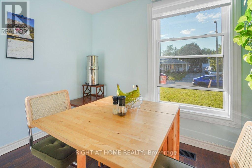 146 Greendale Crescent, Kitchener, Ontario  N2A 2R6 - Photo 3 - X12404043