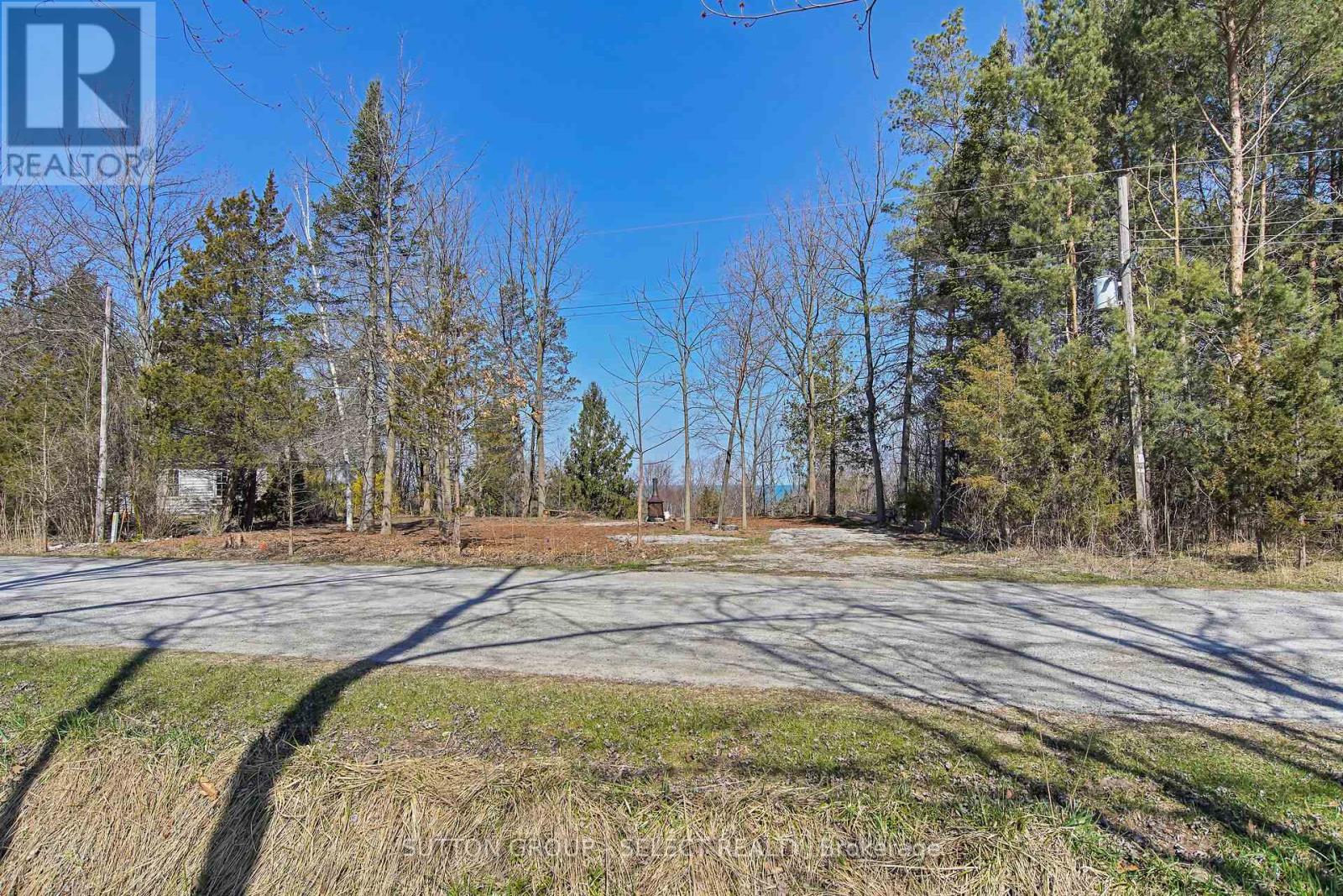 5 Huron View Avenue, Lambton Shores, Ontario  N0N 1J7 - Photo 20 - X12392108