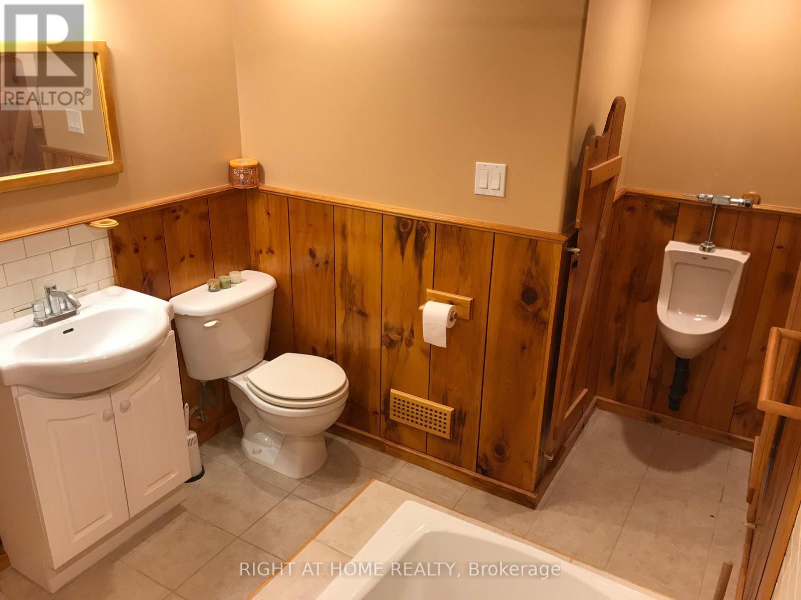 220 King Street, Kawartha Lakes, Ontario  K0M 2T0 - Photo 19 - X12405841