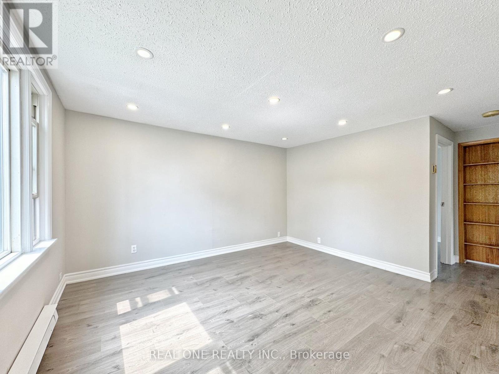 1274 Martindale Road, Greater Sudbury (Sudbury), Ontario  P3E 4J5 - Photo 4 - X12405889