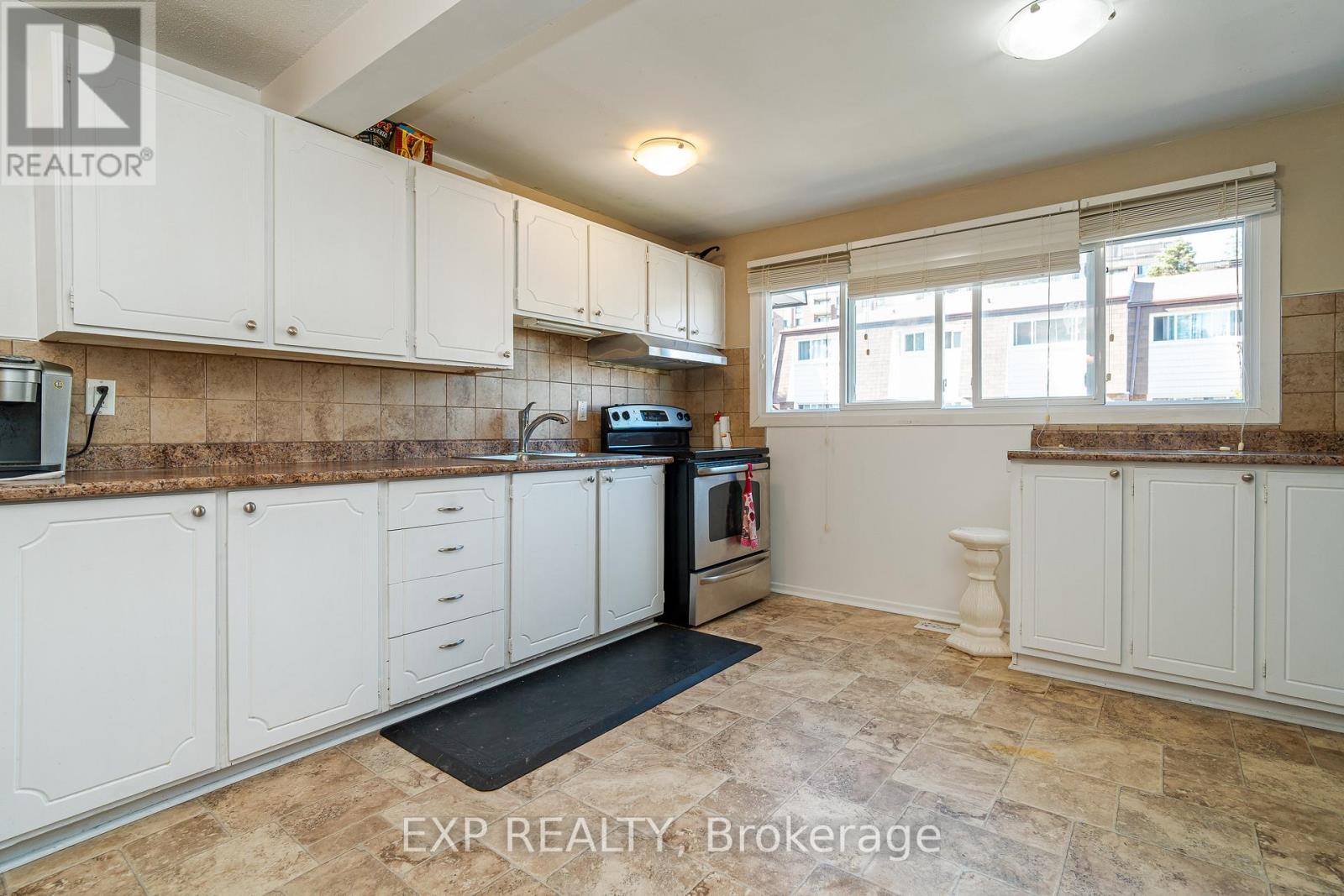 40 - 2296 Orient Park Drive, Ottawa, Ontario  K1B 4N6 - Photo 12 - X12398258