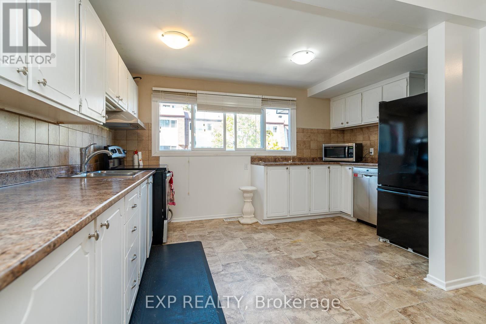40 - 2296 Orient Park Drive, Ottawa, Ontario  K1B 4N6 - Photo 11 - X12398258