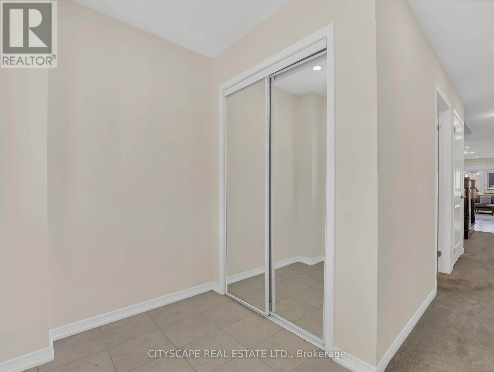 7725 Shagbark Avenue, Niagara Falls, Ontario  L2H 3R9 - Photo 2 - X12369378
