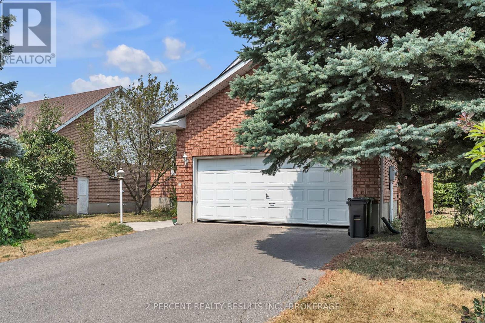 Property at 809 MUIRFIELD CRESCENT image 3