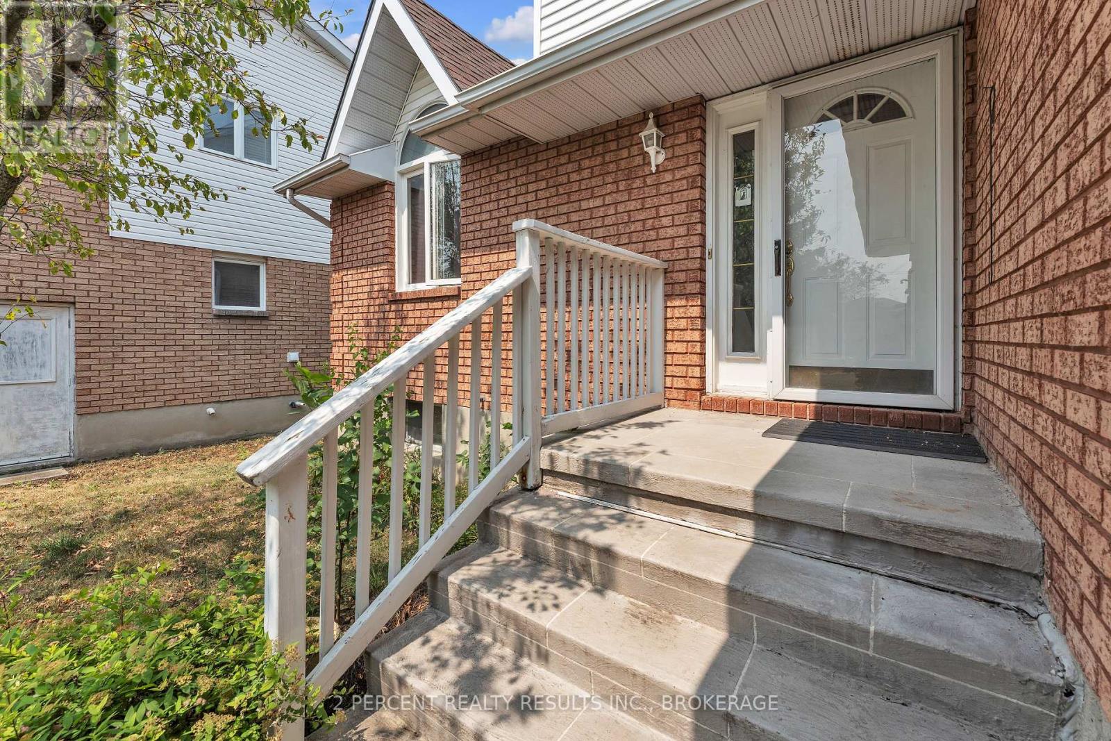 Property at 809 MUIRFIELD CRESCENT image 4