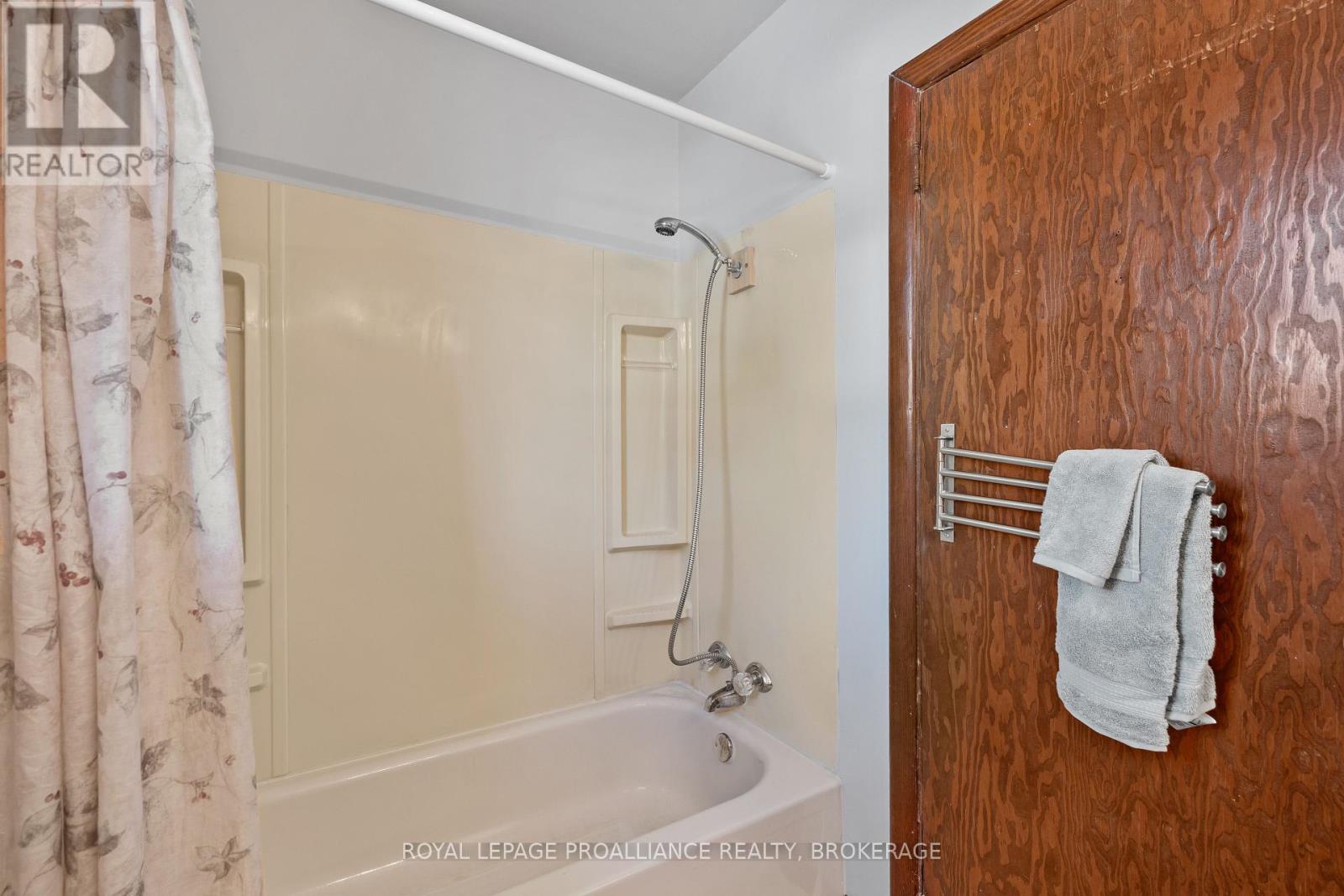 4835 County Road 2, Loyalist, Ontario  K0H 2H0 - Photo 15 - X12406205