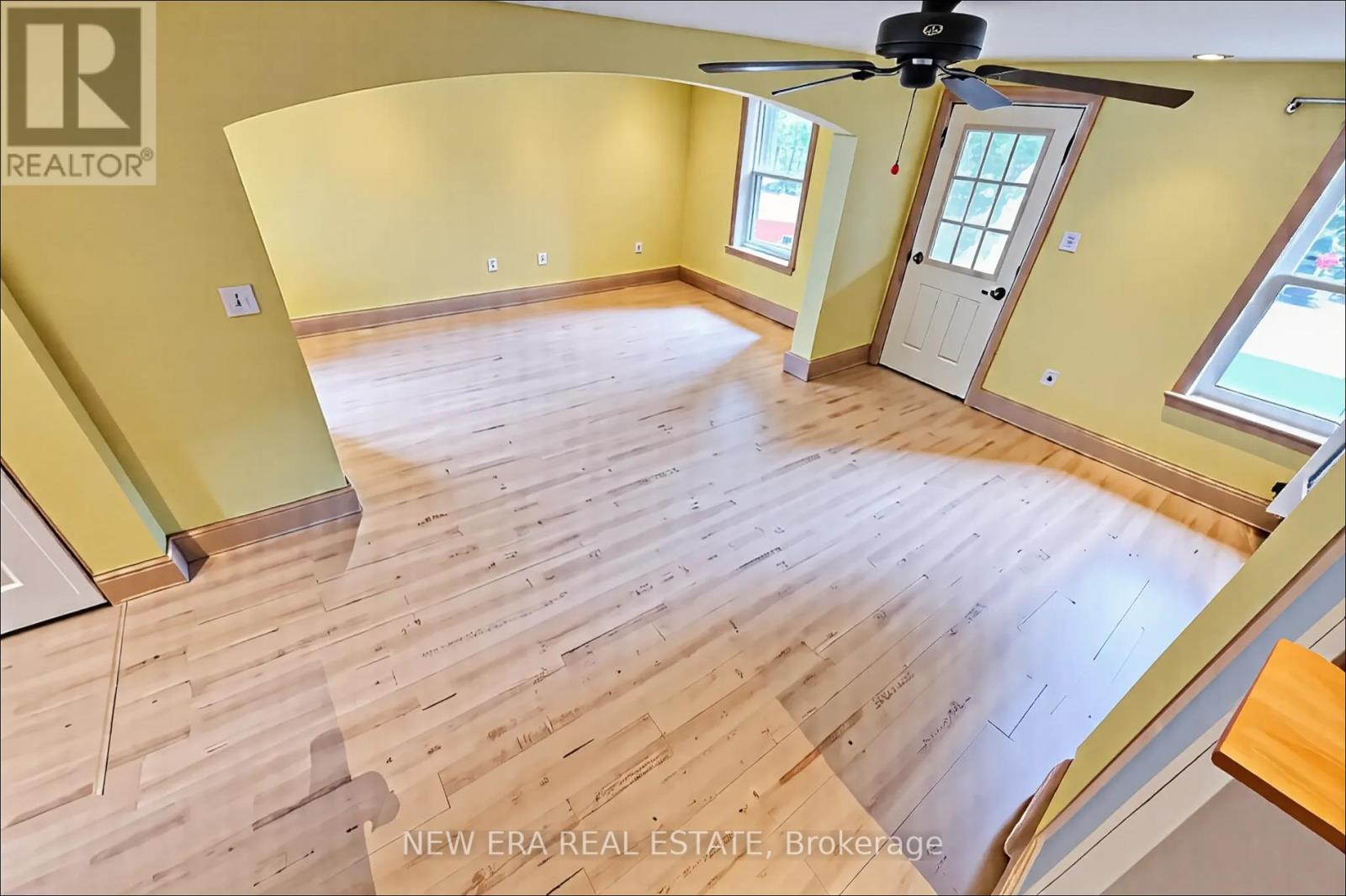 16 Welland Street S, Thorold, Ontario  L2V 2B4 - Photo 5 - X12405062