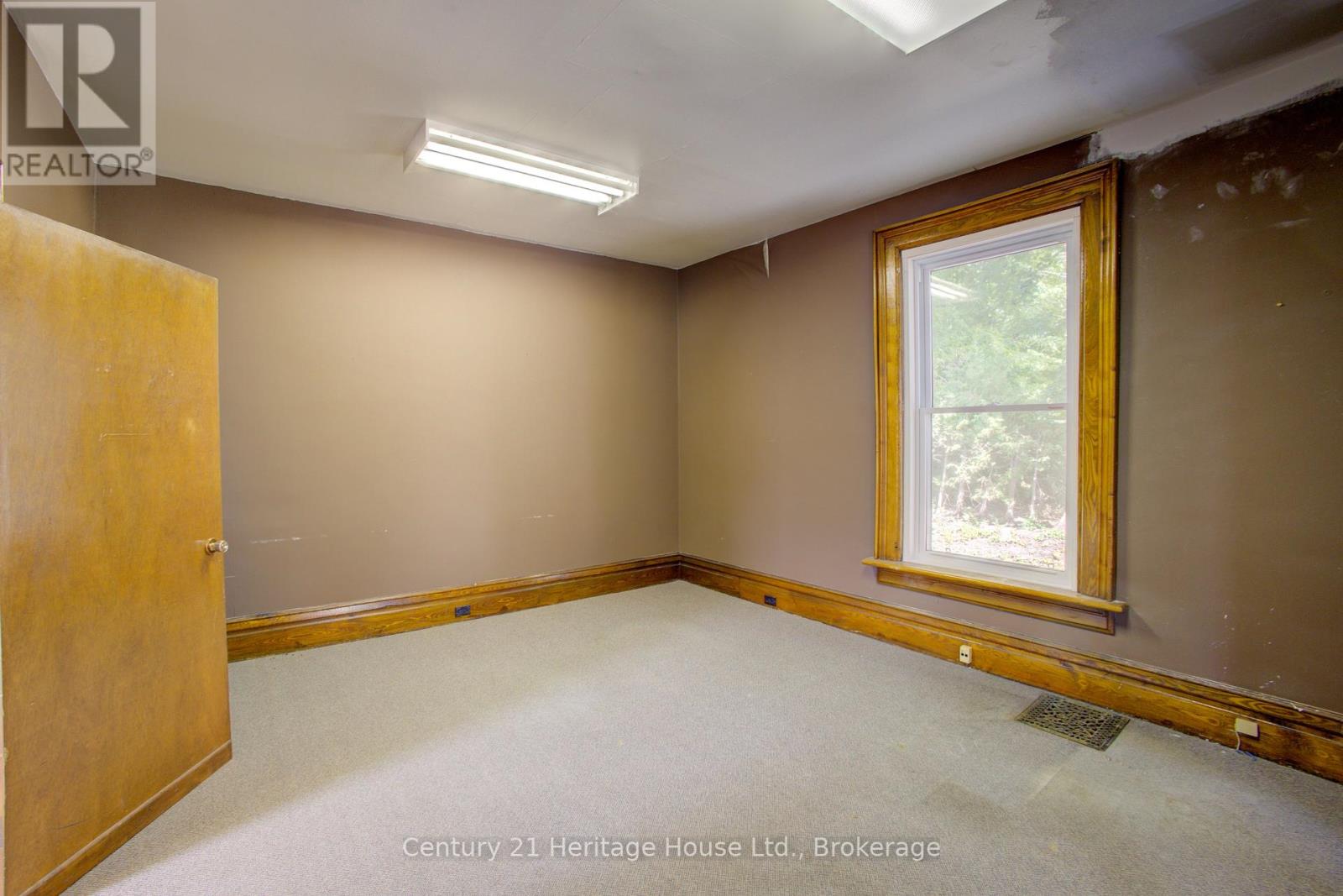 150 Mill Street, West Grey, Ontario  N0G 1R0 - Photo 13 - X12406166