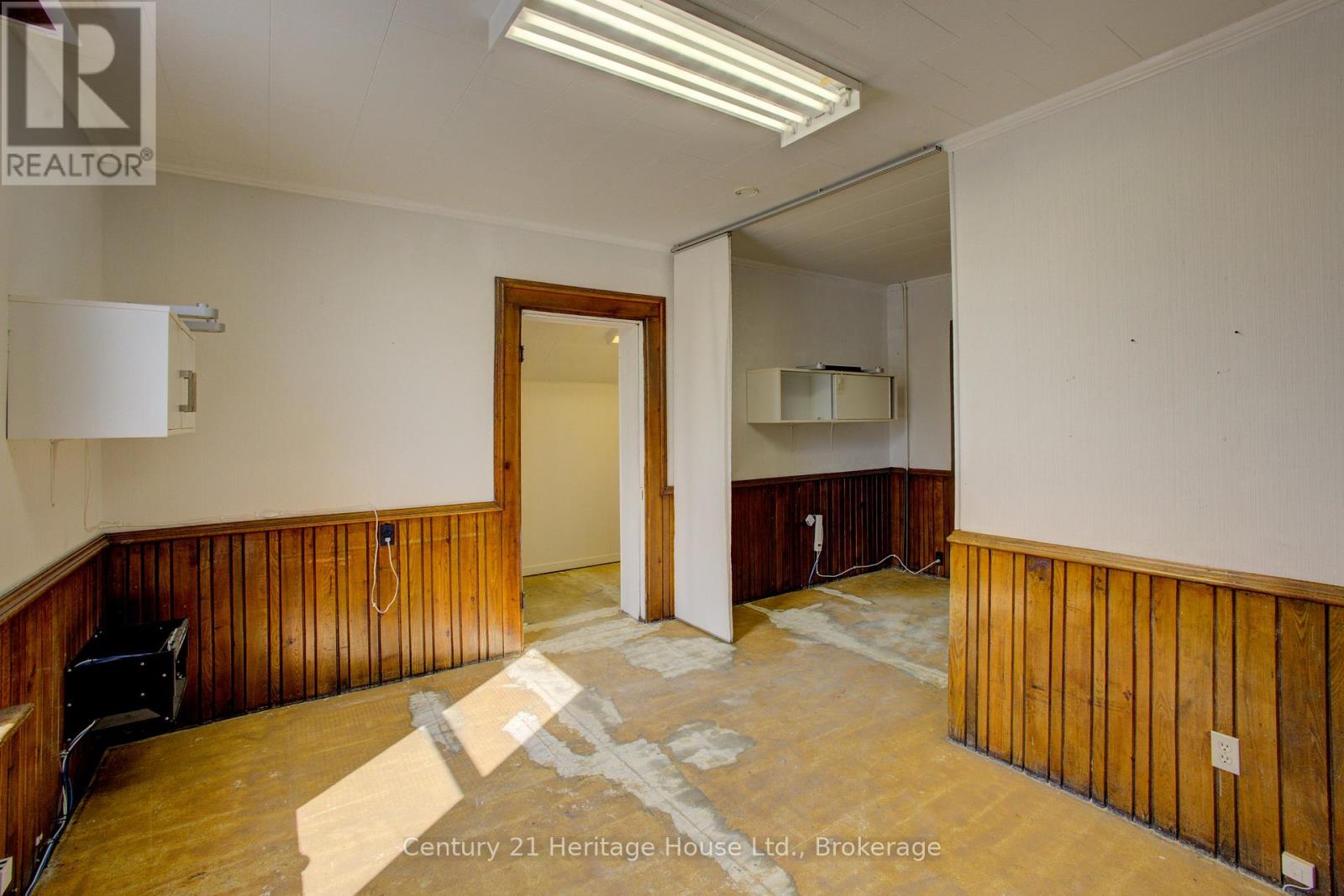 150 Mill Street, West Grey, Ontario  N0G 1R0 - Photo 19 - X12406166