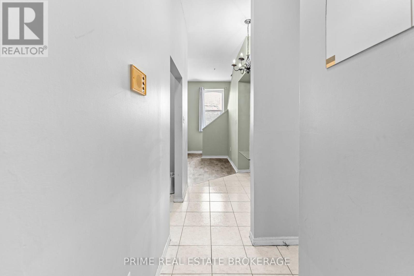 Unit 5 - 366 Richmond Street, London East, Ontario  N6A 3C7 - Photo 3 - X12406139