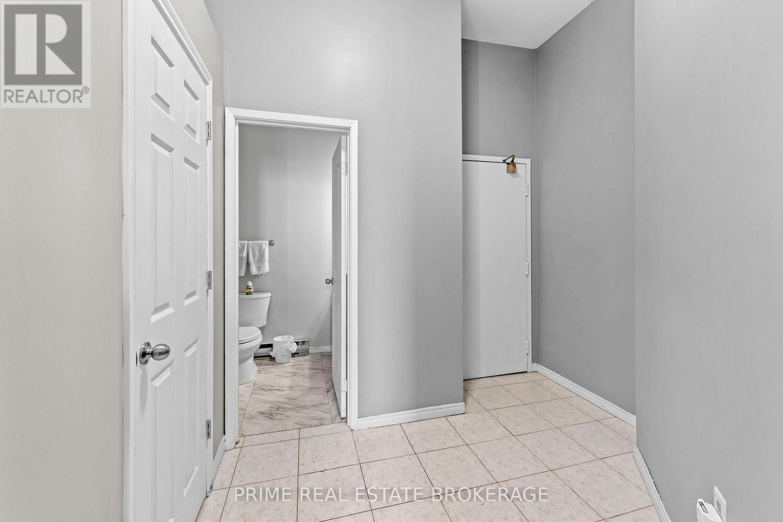 Unit 5 - 366 Richmond Street, London East, Ontario  N6A 3C7 - Photo 8 - X12406139