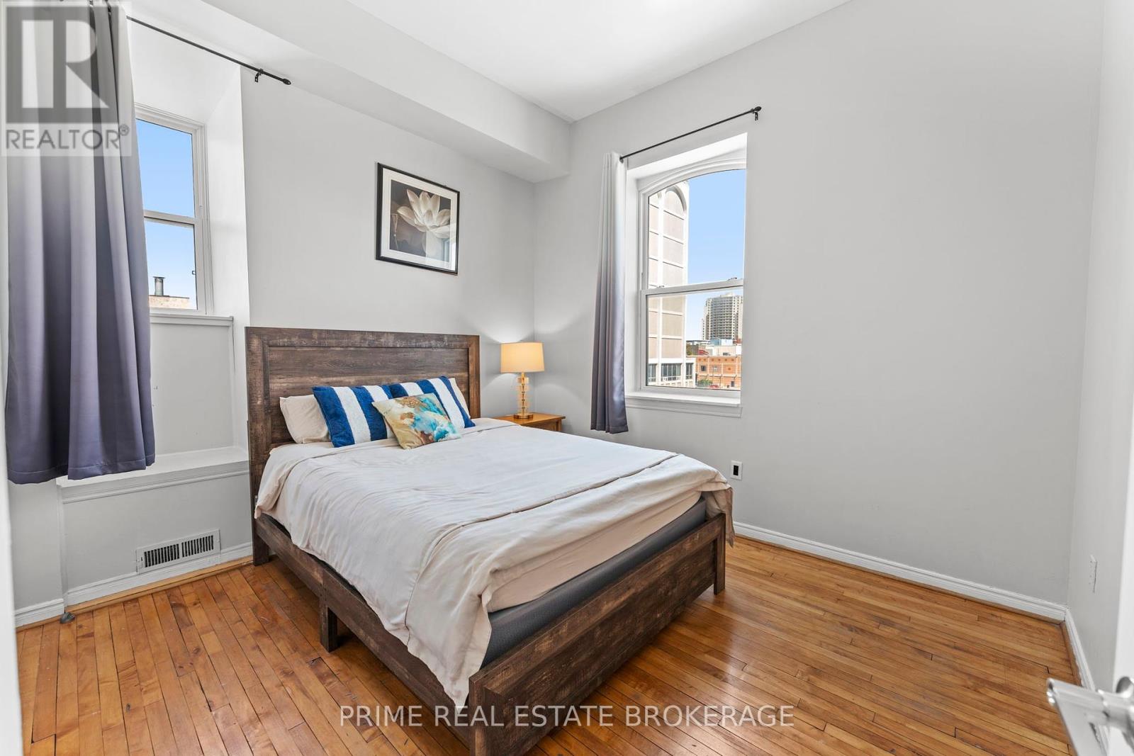 Unit 4 - 366 Richmond Street, London East, Ontario  N6A 3C7 - Photo 11 - X12406142