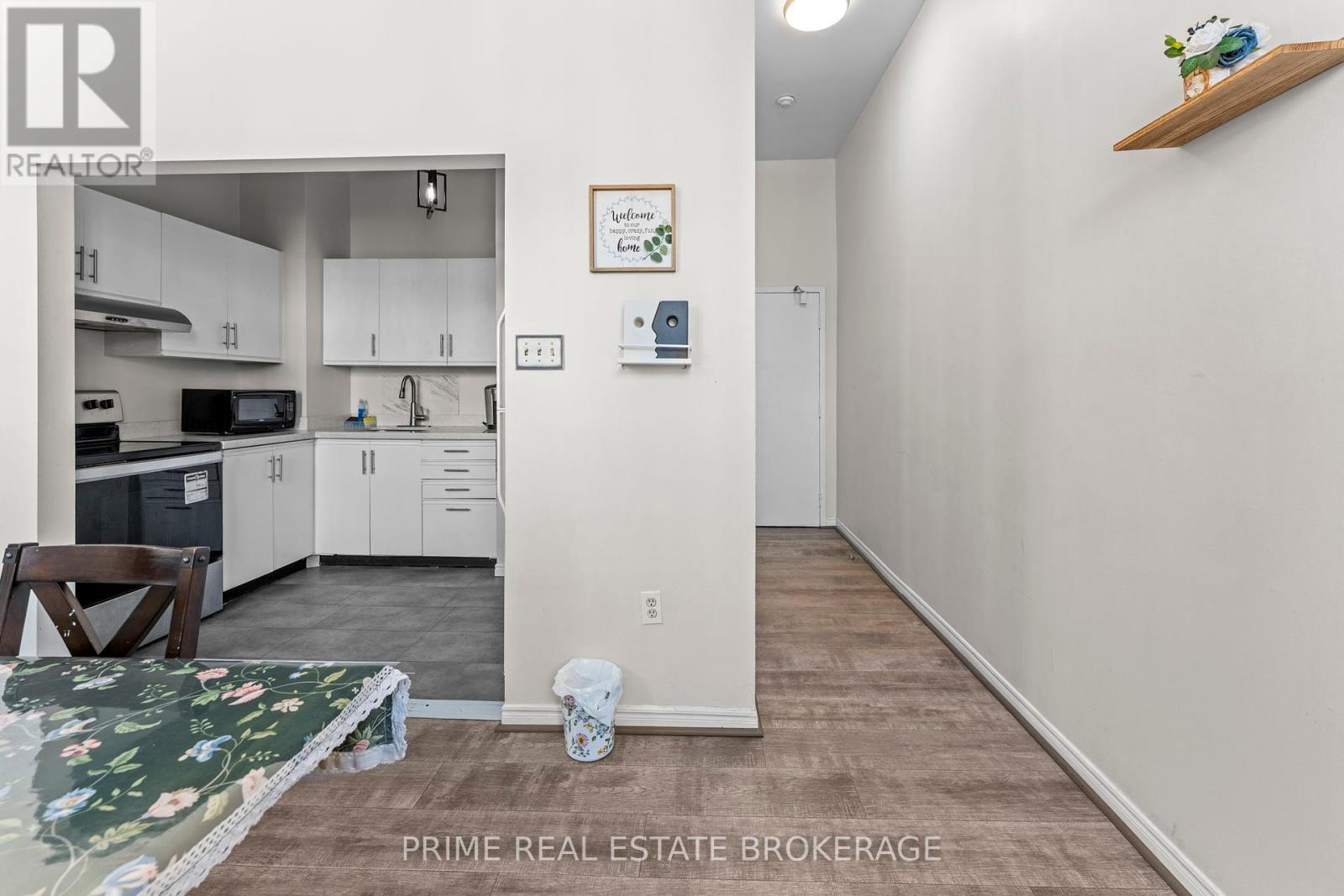 Unit 4 - 366 Richmond Street, London East, Ontario  N6A 3C7 - Photo 2 - X12406142