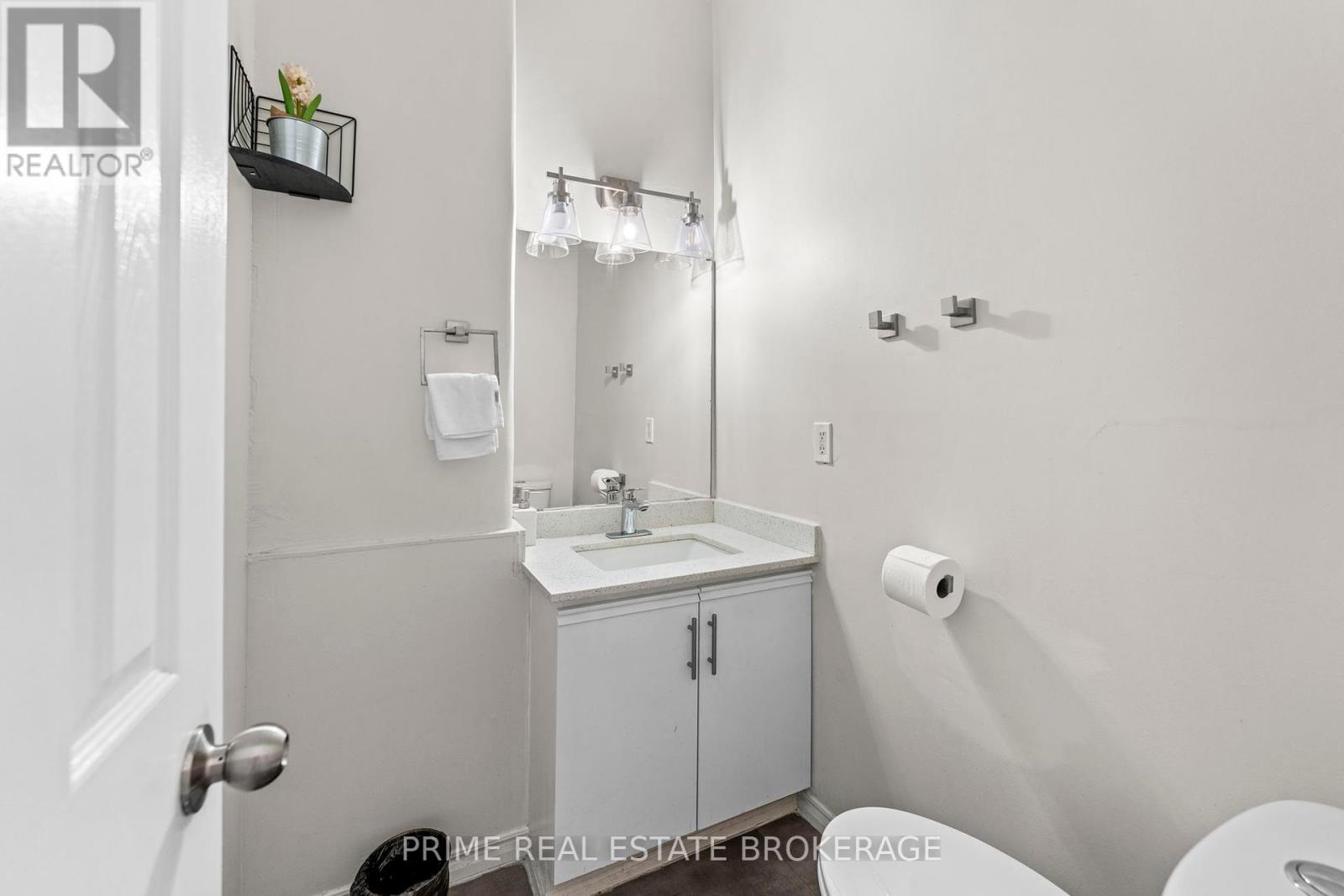 Unit 4 - 366 Richmond Street, London East, Ontario  N6A 3C7 - Photo 9 - X12406142