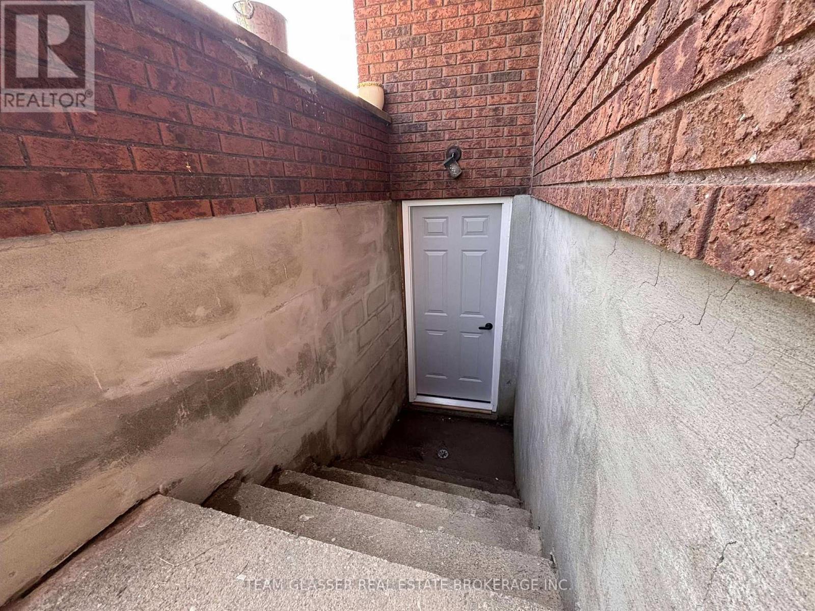 6571 Carroll Drive, Southwest Middlesex, Ontario  N0L 1T0 - Photo 13 - X12406171