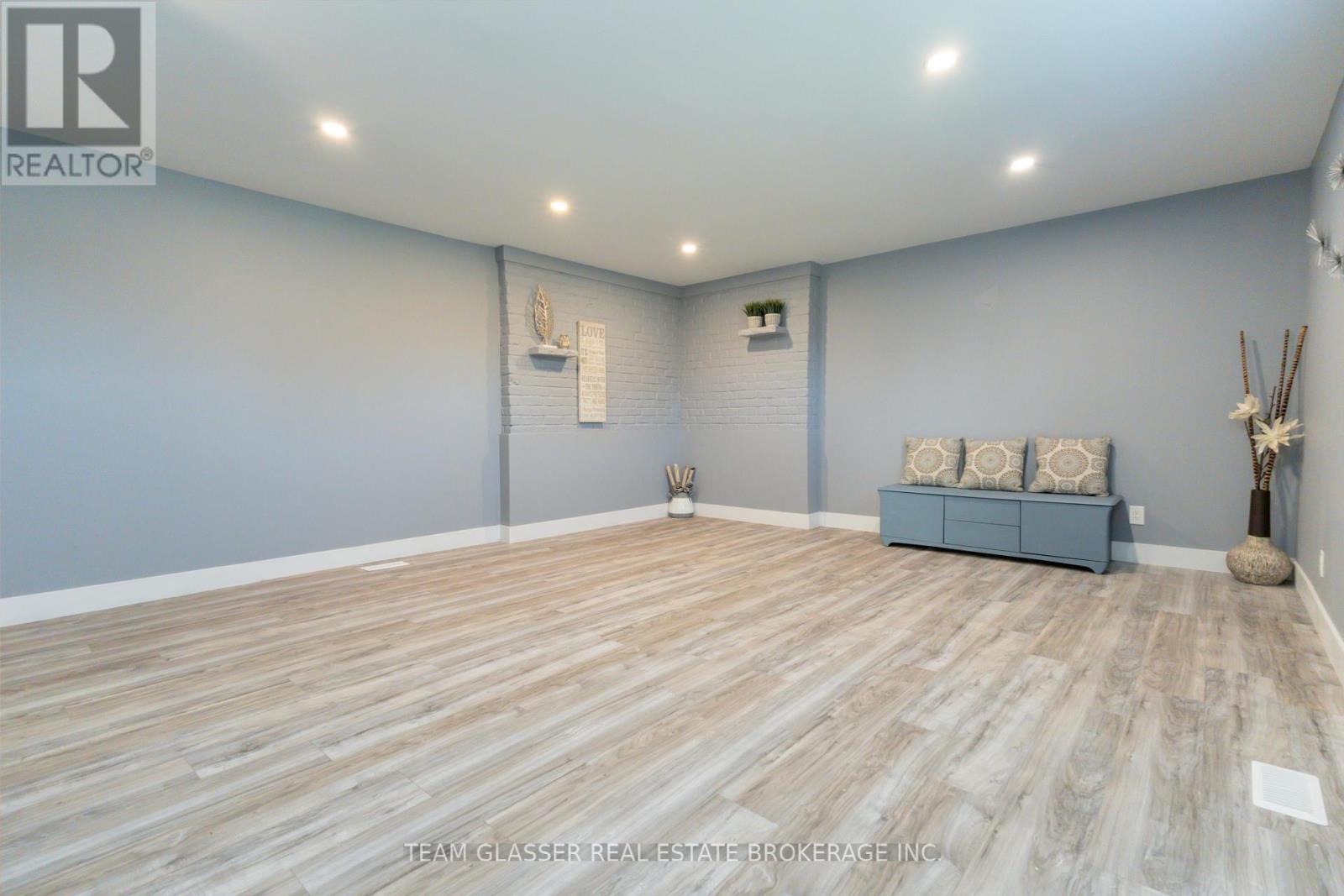 6571 Carroll Drive, Southwest Middlesex, Ontario  N0L 1T0 - Photo 35 - X12406171