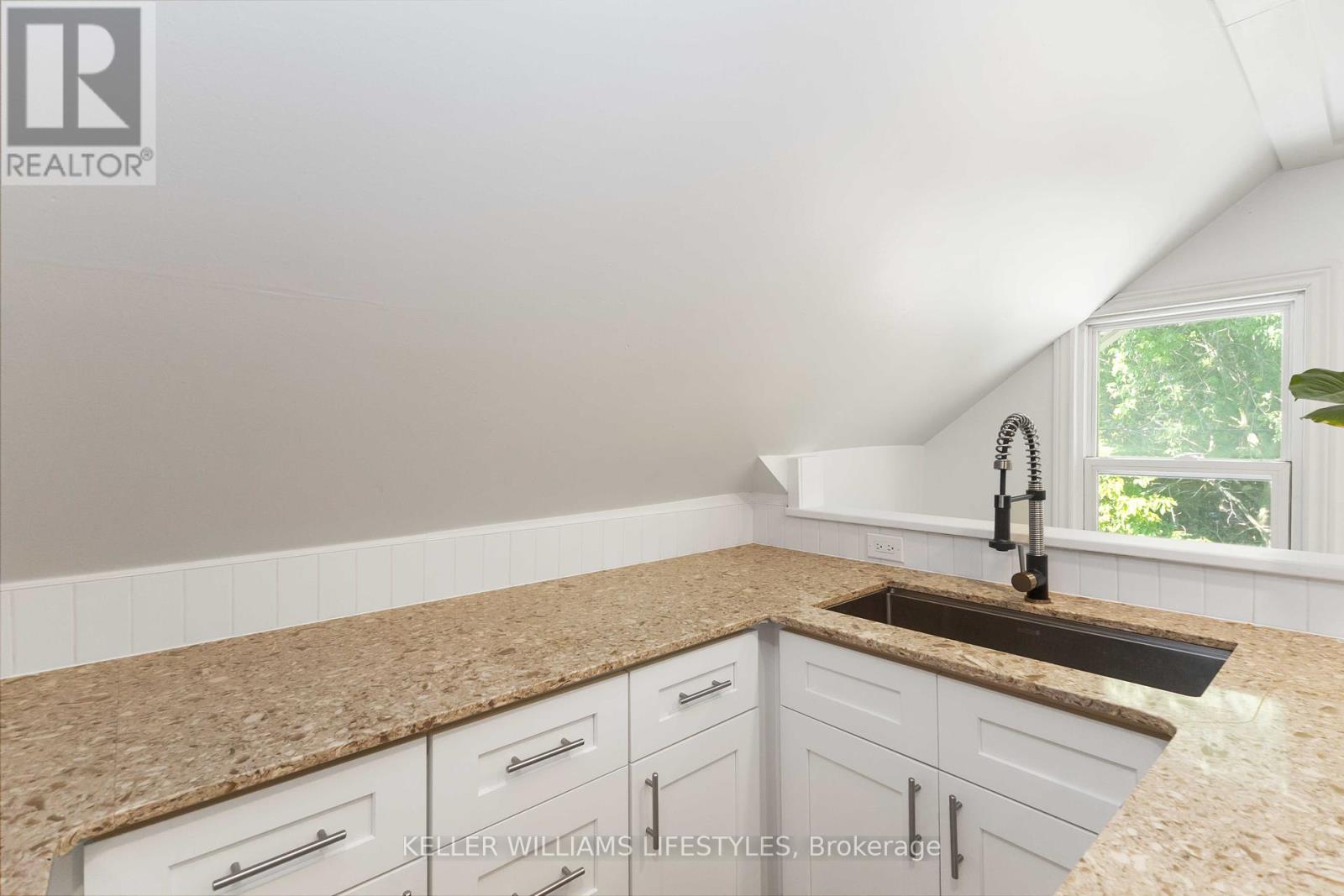 Upper - 7 Cummings Avenue, London North, Ontario  N6H 1J6 - Photo 21 - X12406226