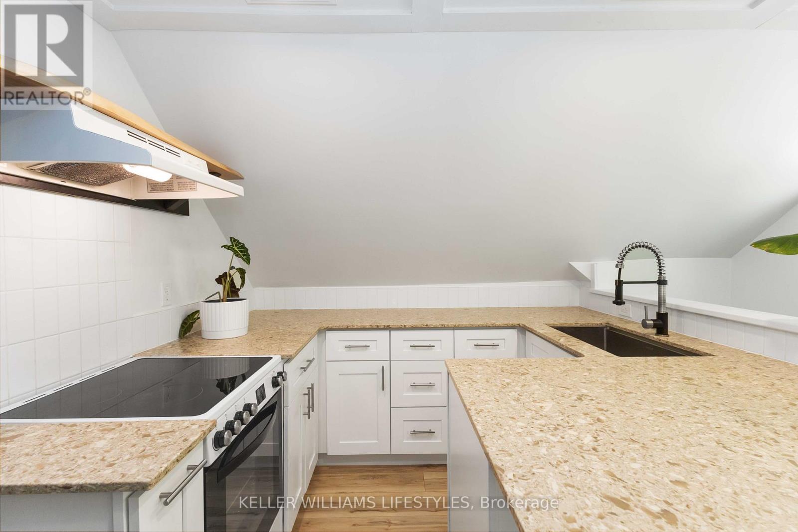 Upper - 7 Cummings Avenue, London North, Ontario  N6H 1J6 - Photo 6 - X12406226