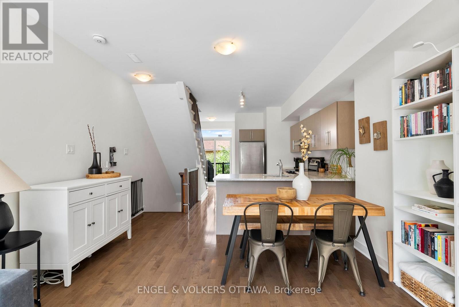 602 Terravita Private, Ottawa, Ontario  K1V 2R9 - Photo 12 - X12406213