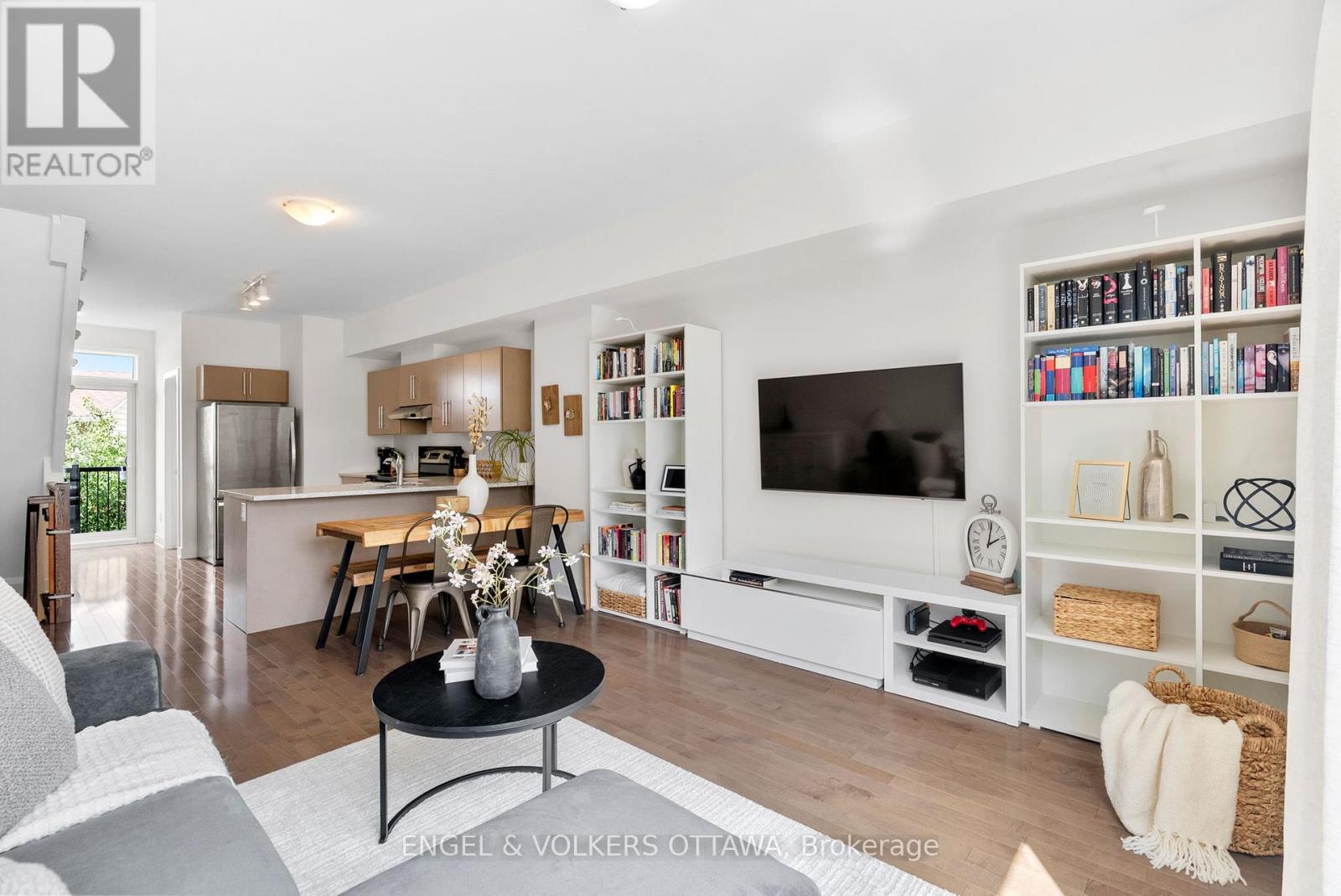 602 Terravita Private, Ottawa, Ontario  K1V 2R9 - Photo 13 - X12406213