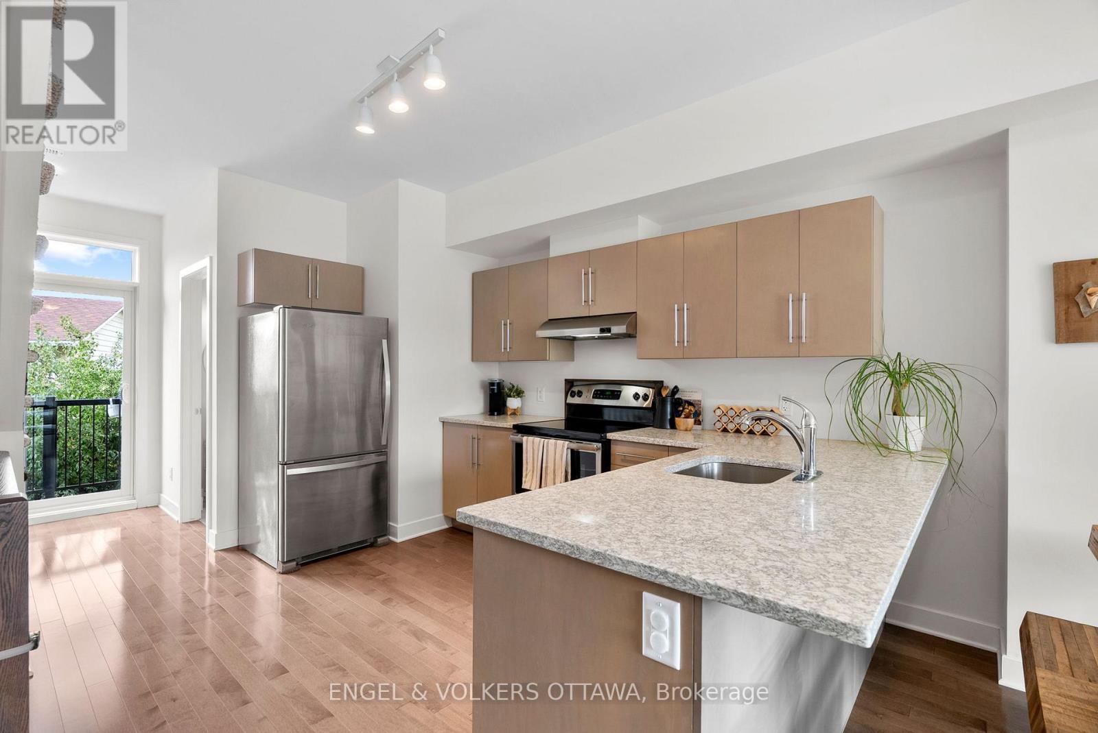 602 Terravita Private, Ottawa, Ontario  K1V 2R9 - Photo 15 - X12406213
