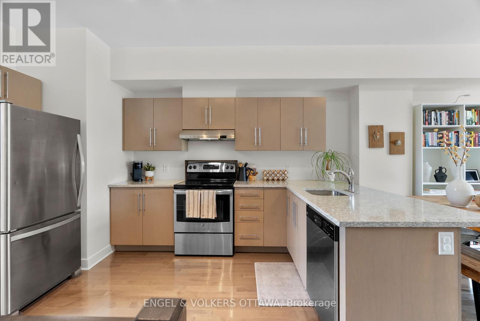 602 Terravita Private, Ottawa, Ontario  K1V 2R9 - Photo 17 - X12406213